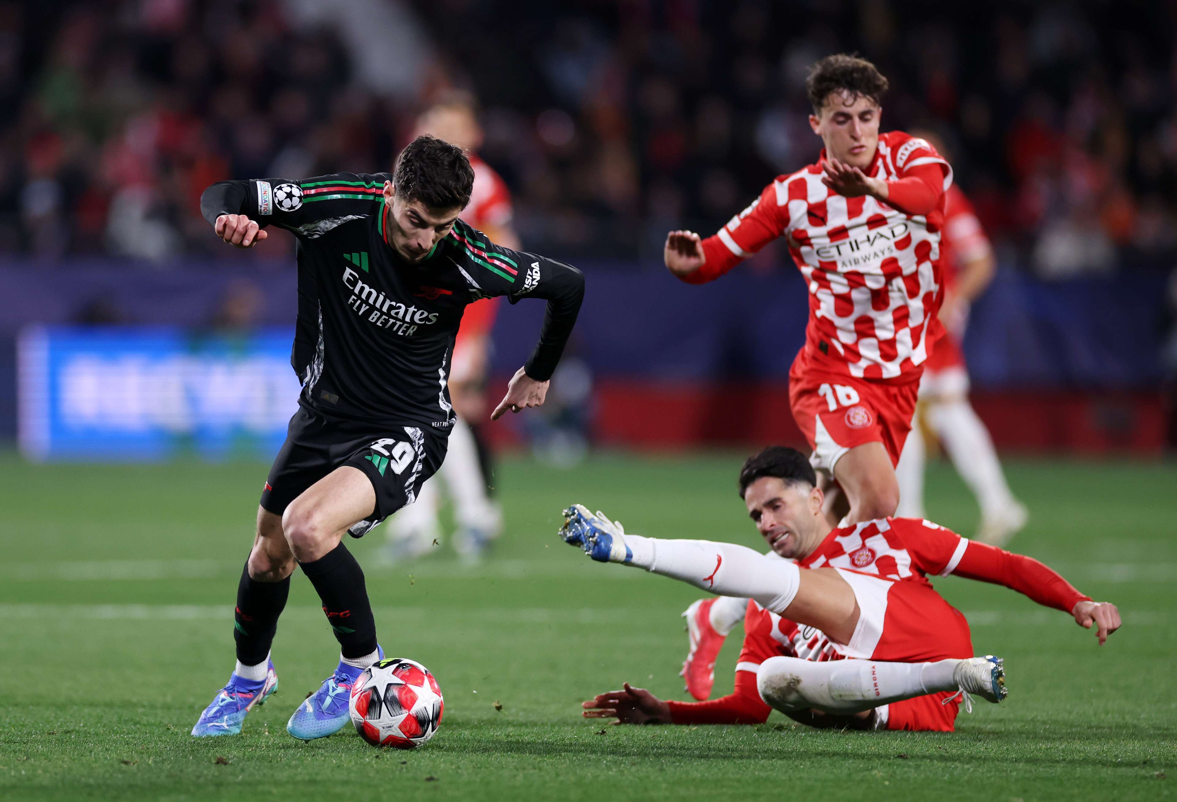 力求在国际 力求在国际