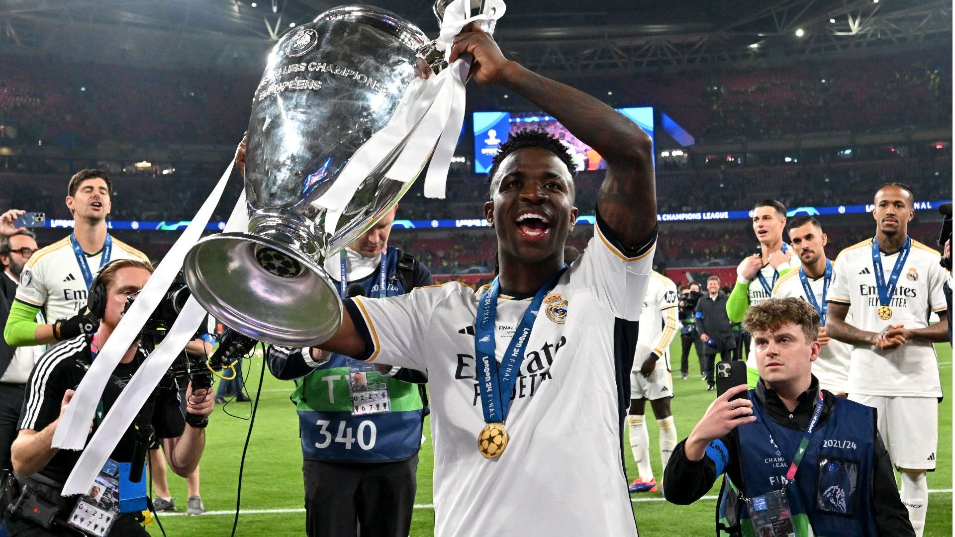 不容小觑的 不容小觑的